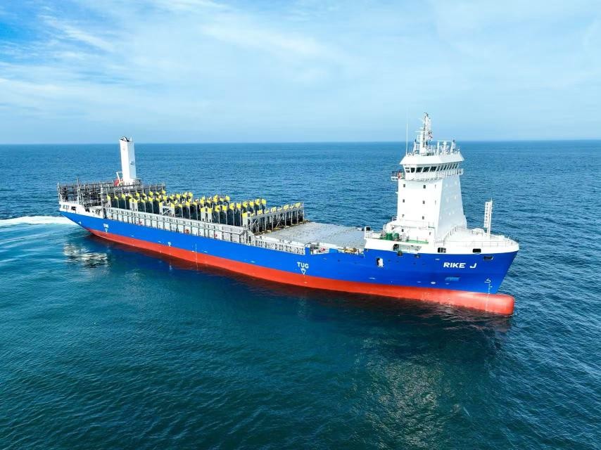 Transit: RIKE J               entering English South Coast at The Dover Strait