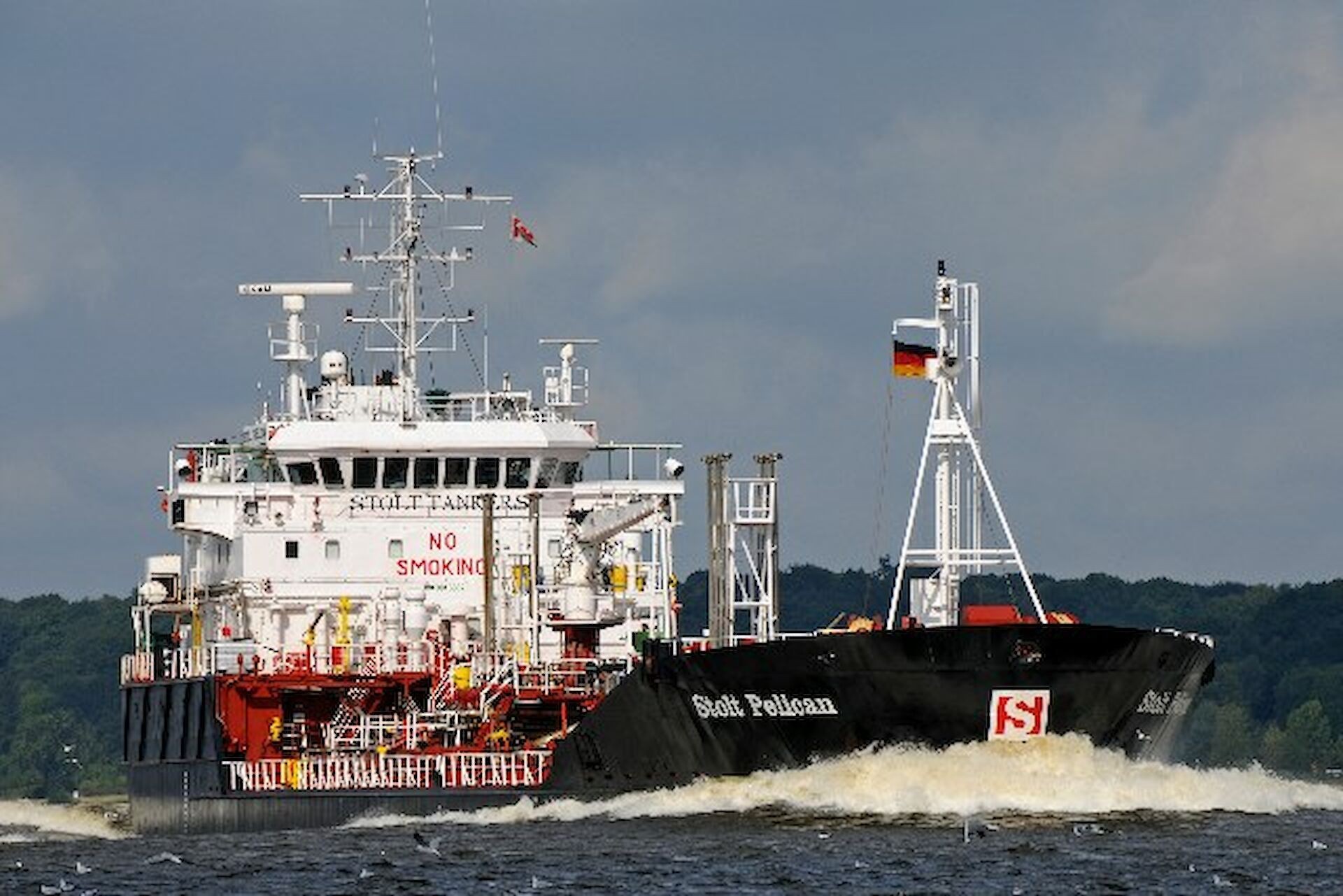 Name Record Updated: STOLT PELICAN        -> LIBERTAS            