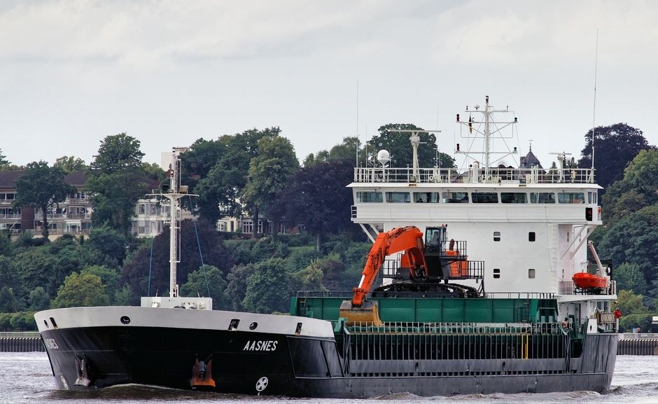 Transit: AASNES               entering English South Coast at The Dover Strait