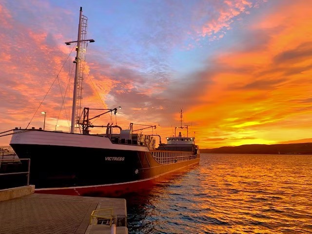 Transit: VICTRESS             entering English South Coast at The Dover Strait