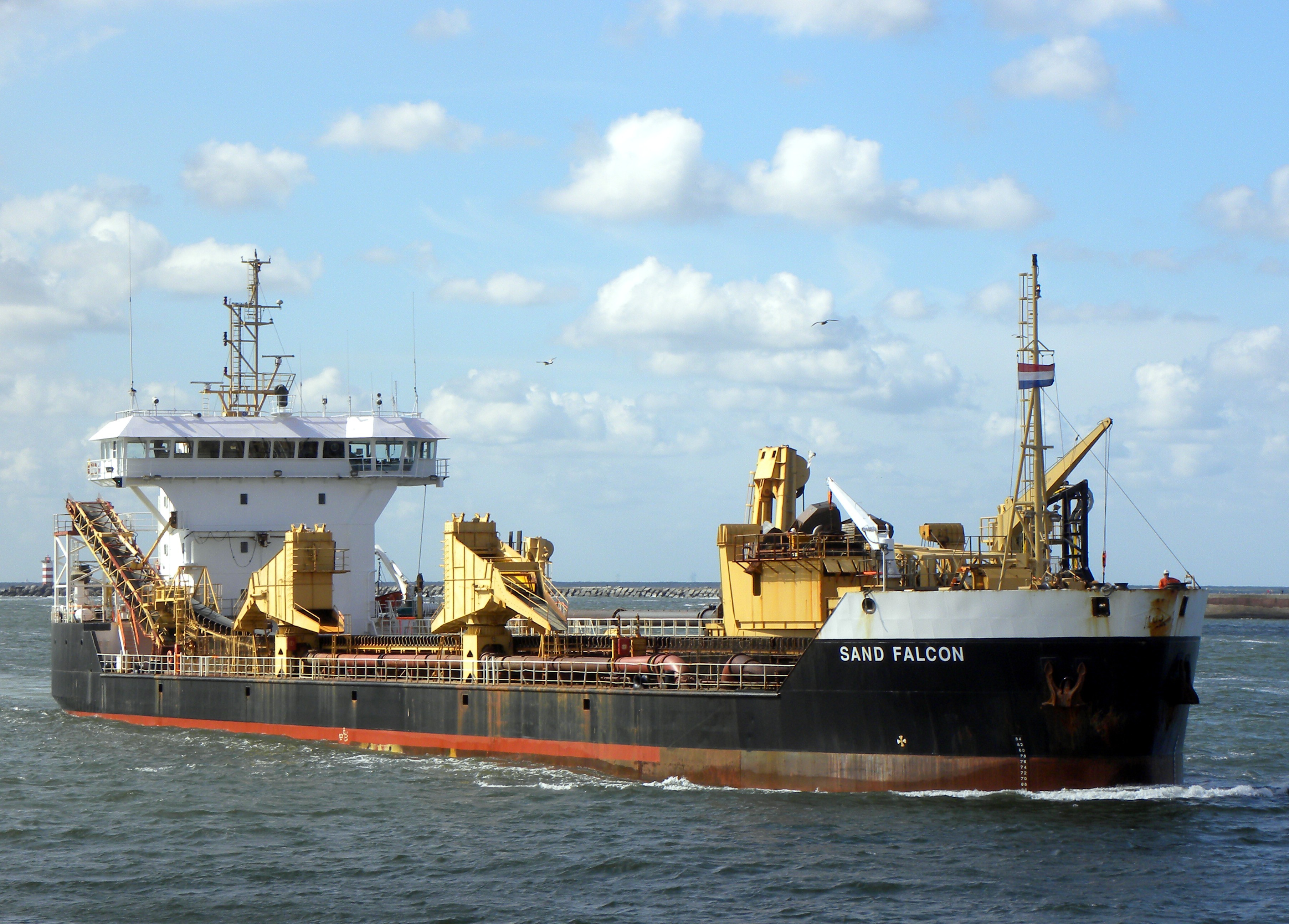 Thames Departure: SAND FALCON         