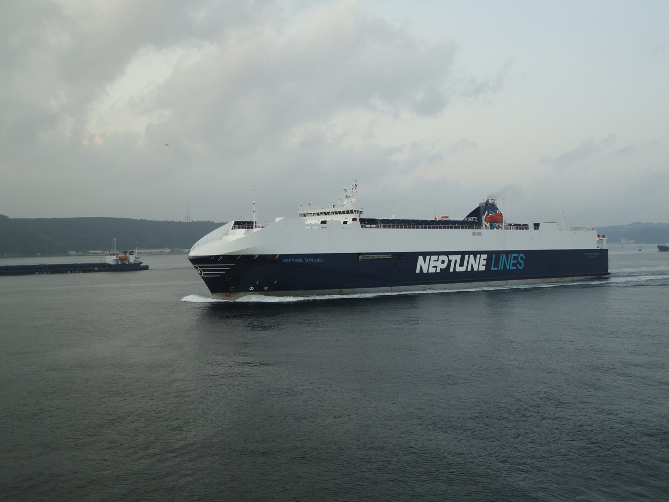 Transit: NEPTUNE DYNAMIS entering English South Coast at The Dover Strait