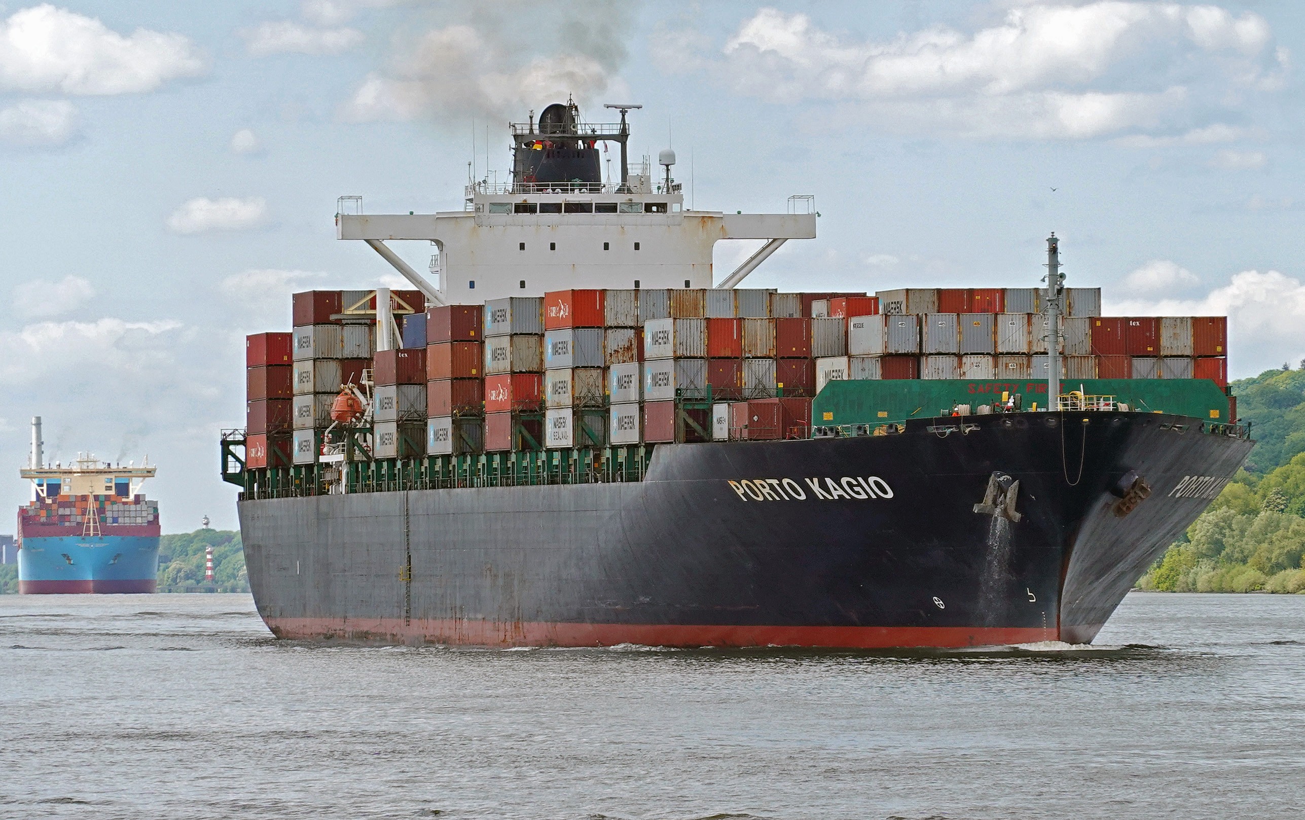 Transit: PORTO KAGIO entering English South Coast at The Dover Strait