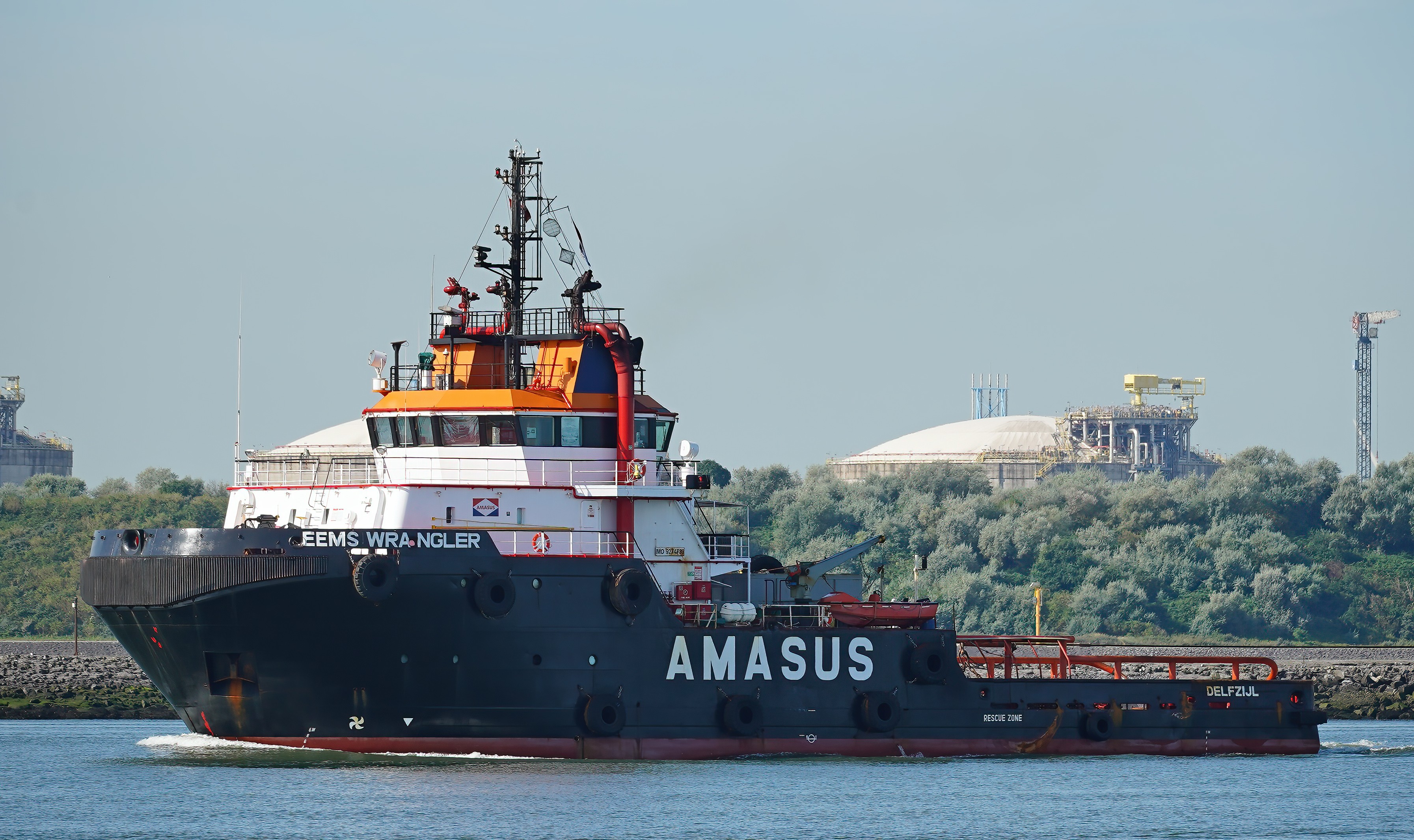 Transit: EEMS WRANGLER entering English South Coast at The Dover Strait