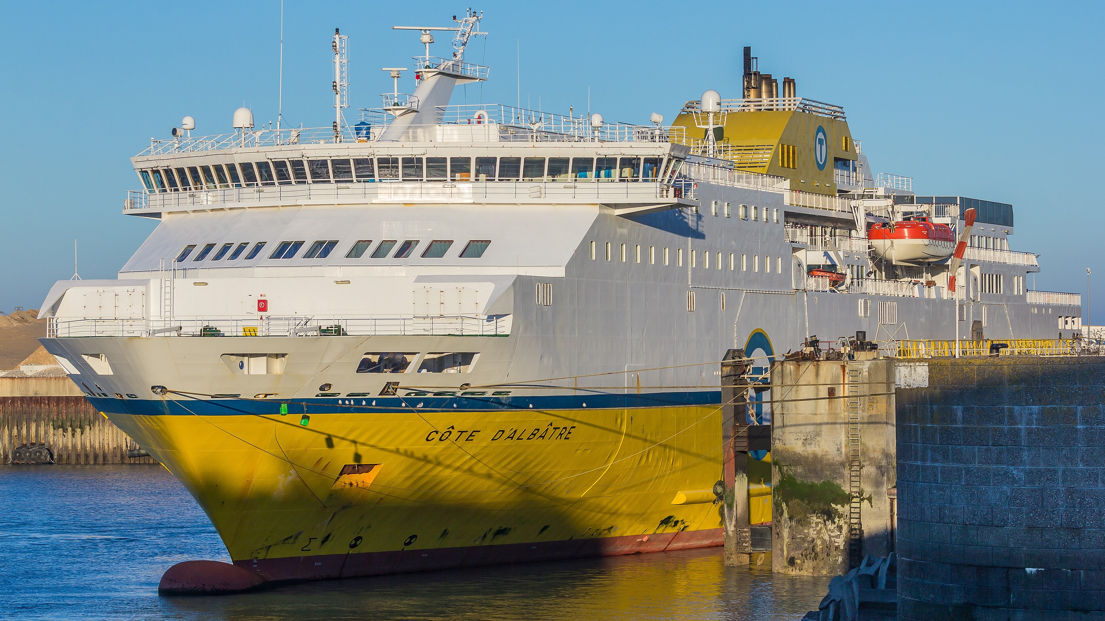 Transit: COTE D'ALBATRE       entering English South Coast at The Dover Strait
