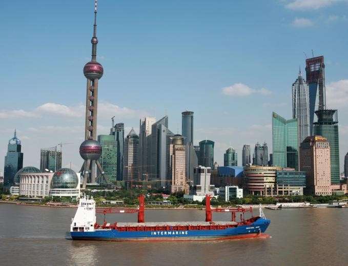 Transit: INDUSTRIAL DAWN      entering English South Coast at The Dover Strait