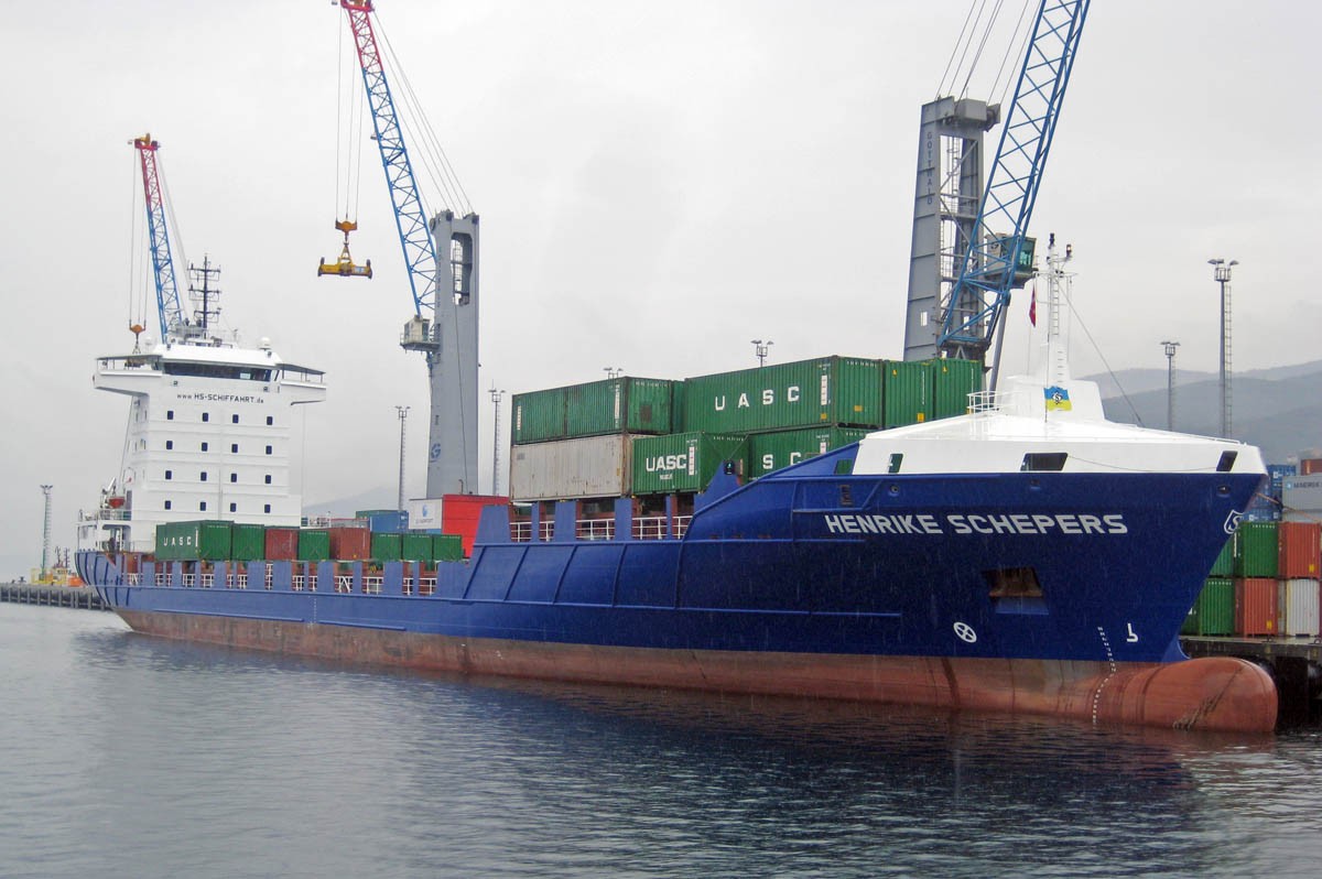 Transit: HENRIKE SCHEPERS     entering English South Coast at The Dover Strait