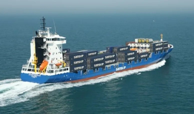 Transit: SAMSKIP ENDEAVOUR    entering English South Coast at The Dover Strait
