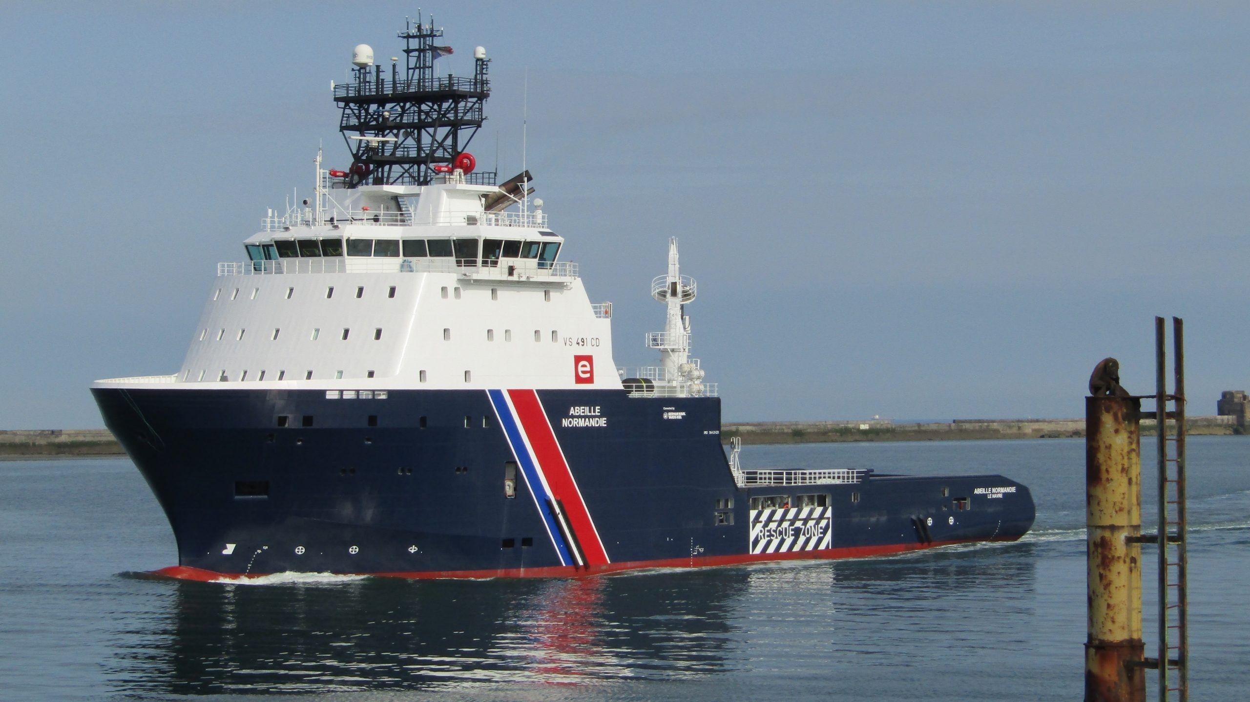 Transit: VB ABEILLE NORMANDIE entering English South Coast at The Dover Strait