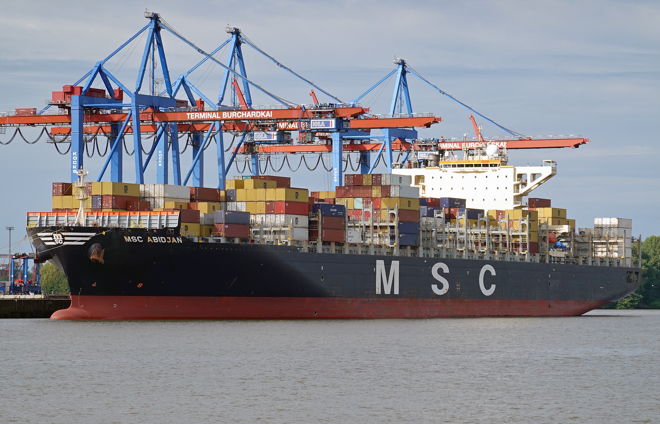 Thames Departure: MSC ABIDJAN         