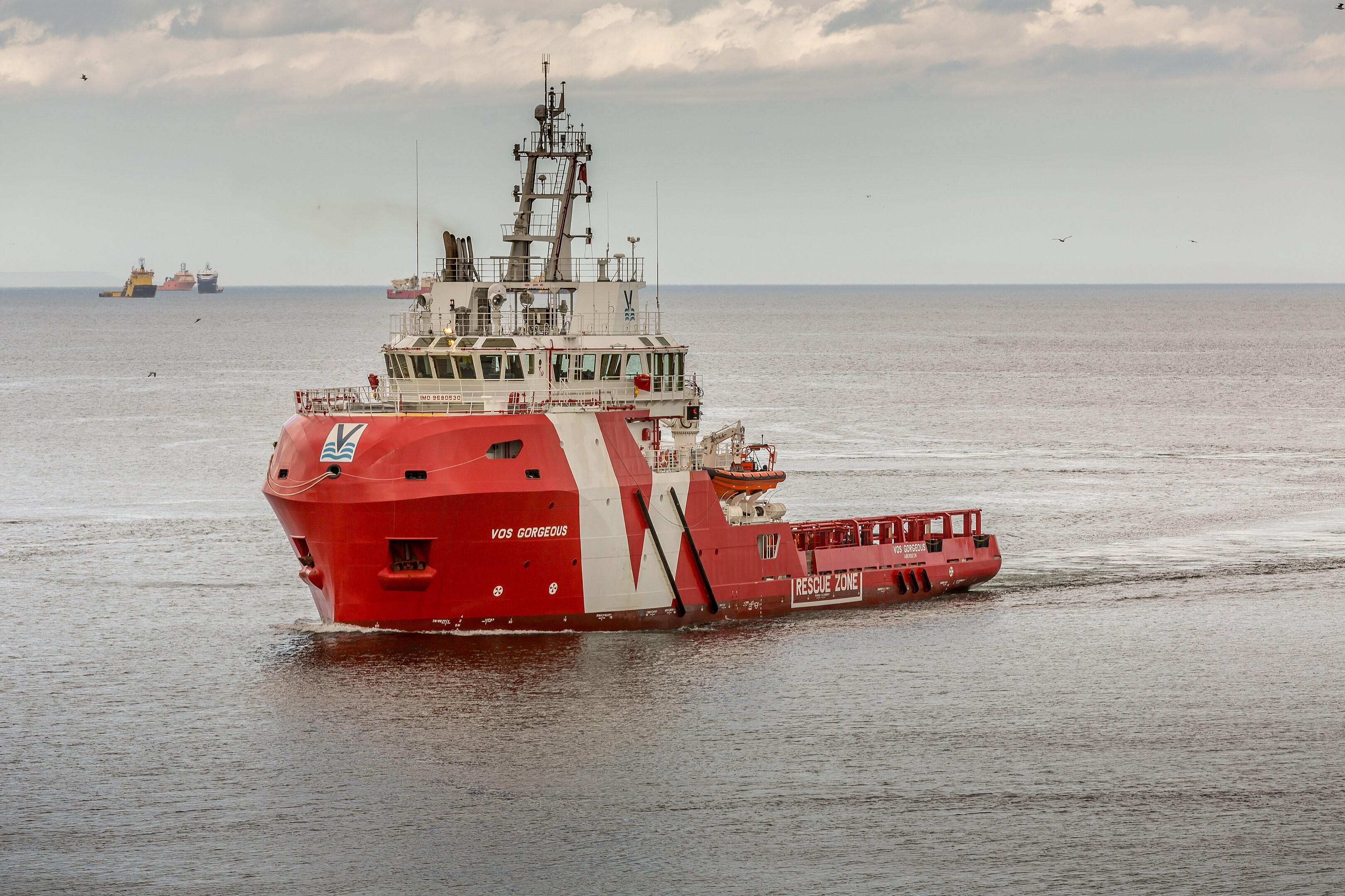 Aberdeen Departure: VOS GORGEOUS  