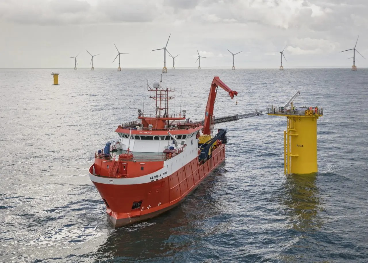Aberdeen Arrival: GLOMAR WAVE