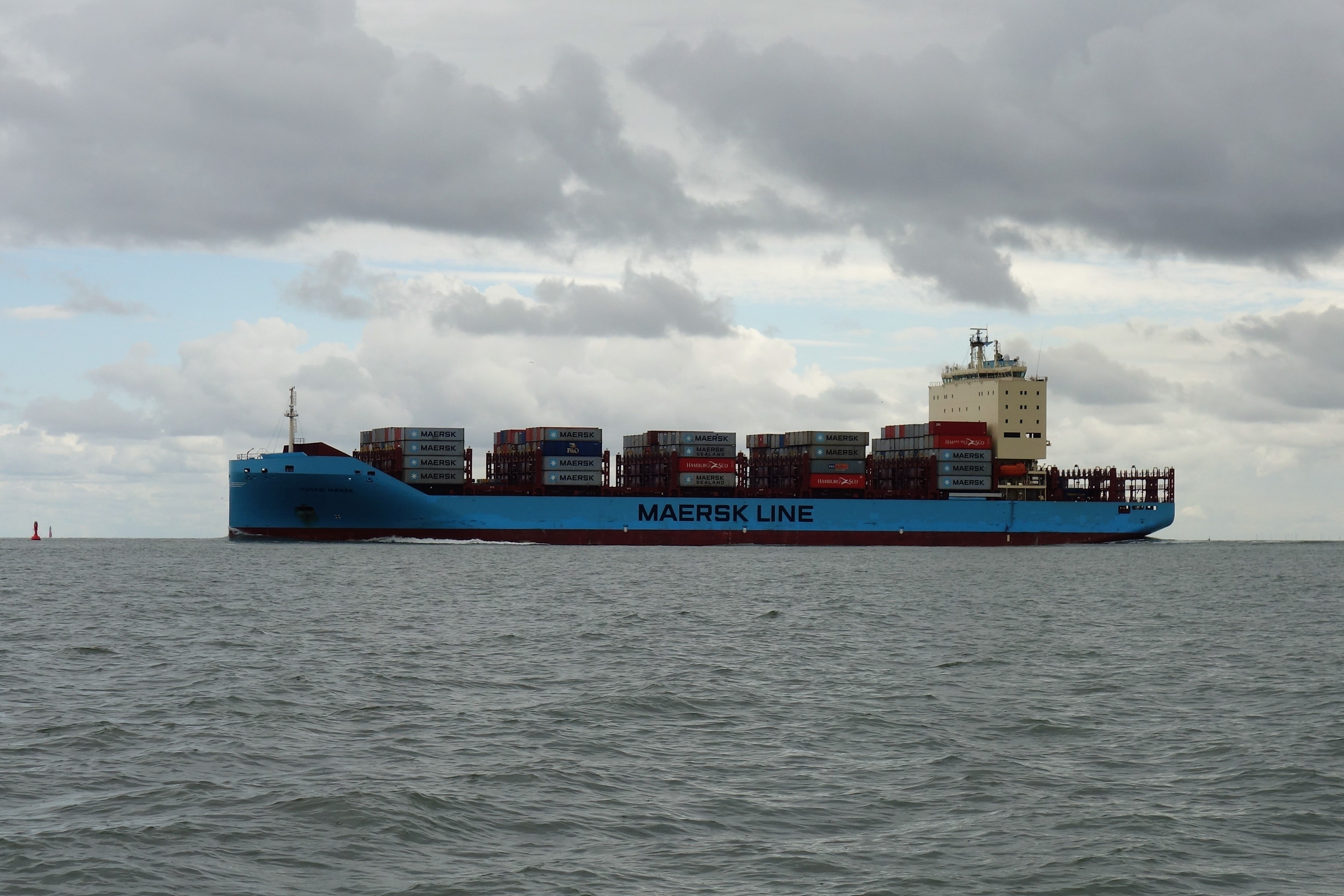 Thames Departure: VUOKSI MAERSK