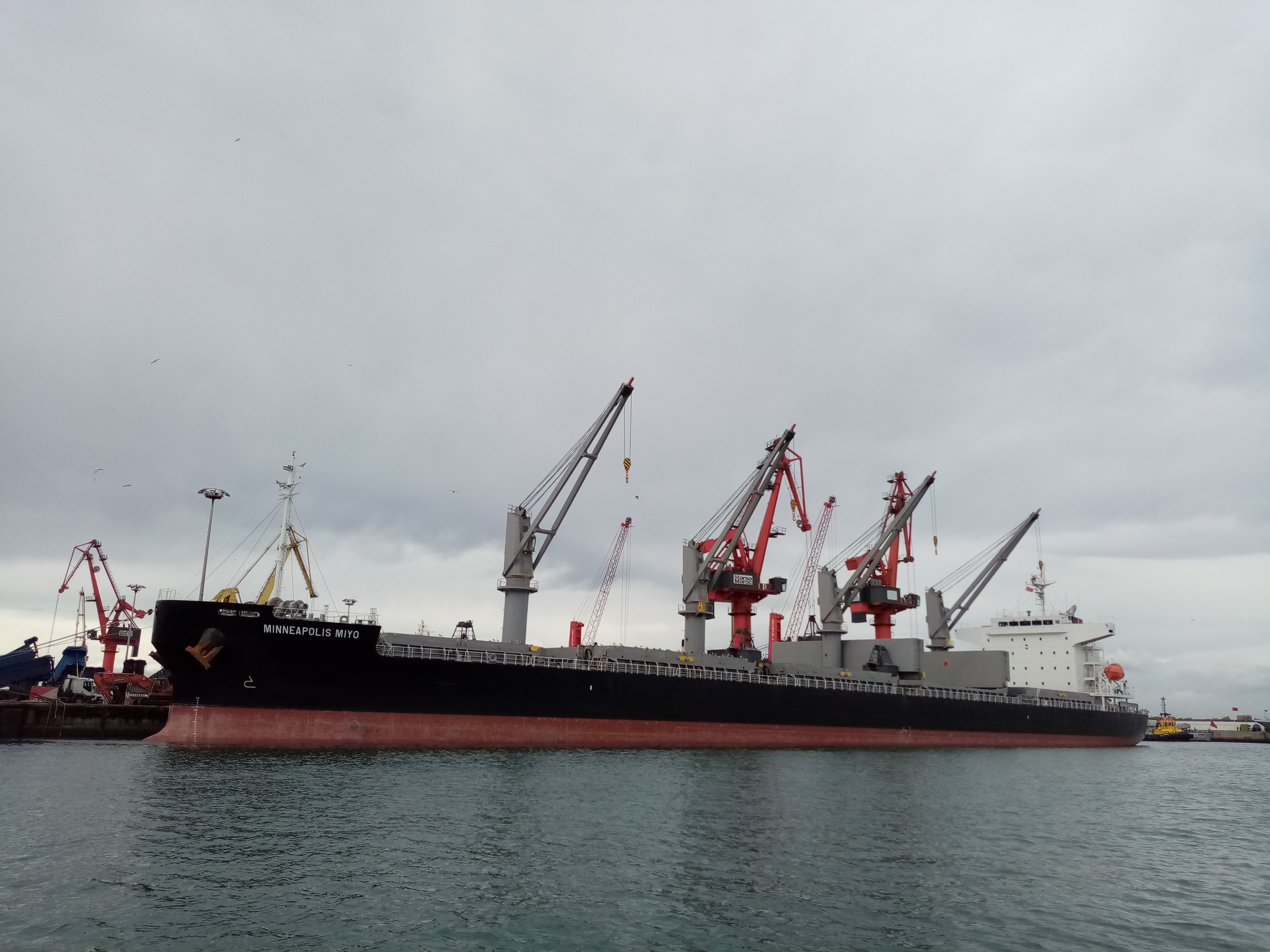  Irish Sea - MINNEAPOLIS MIYO     transiting North Channel Belfast