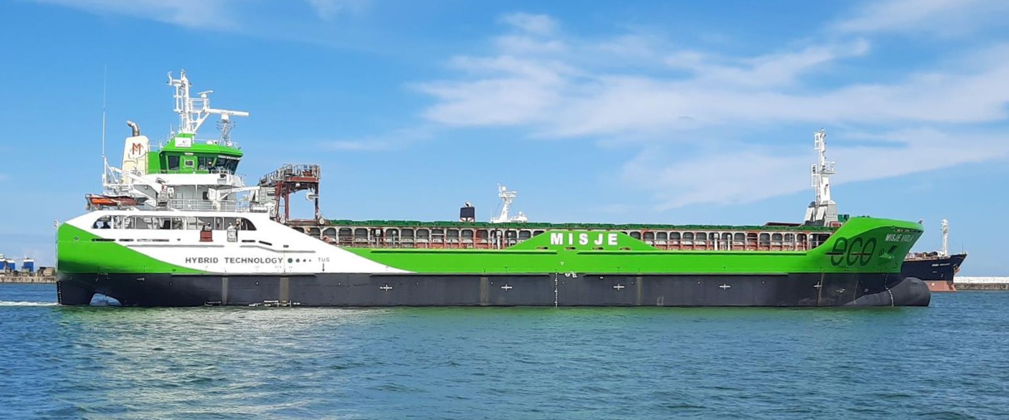 Transit: MISJE VIOLA entering English South Coast at The Dover Strait