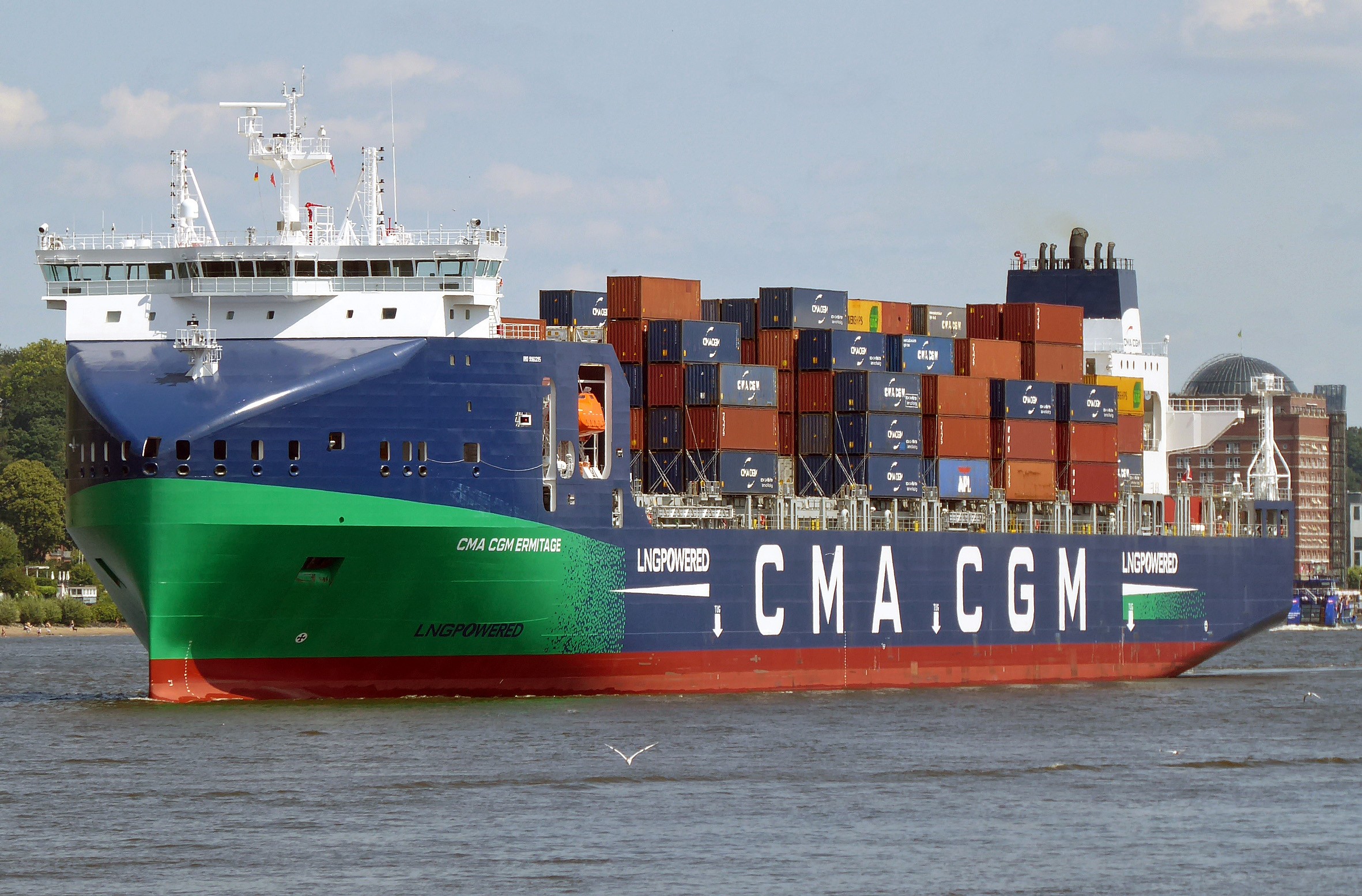 Thames Departure: CMA CGM ERMITAGE