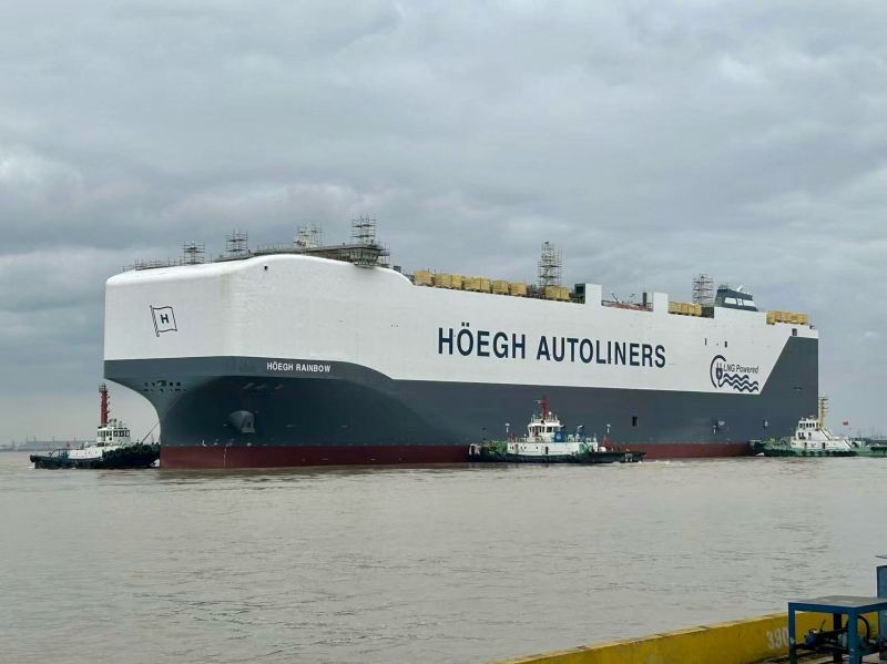  Celtic Sea - HOEGH RAINBOW transiting Celtic Sea