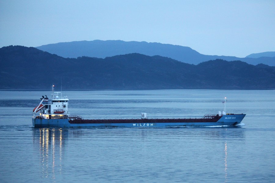  Irish Sea - WILSON SAGA          transiting Irish Sea West of Man