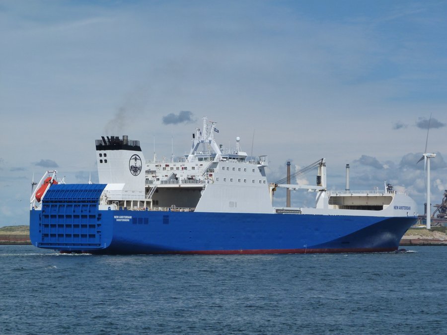 Transit: NEW AMSTERDAM entering English South Coast at The Dover Strait