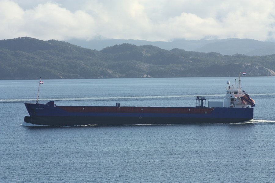 Transit: EEMS RUNNER entering English South Coast at The Dover Strait