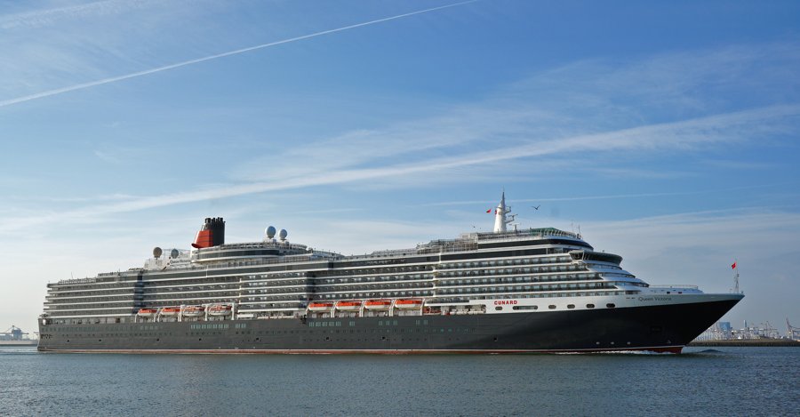 Southampton Arrival: QUEEN VICTORIA
