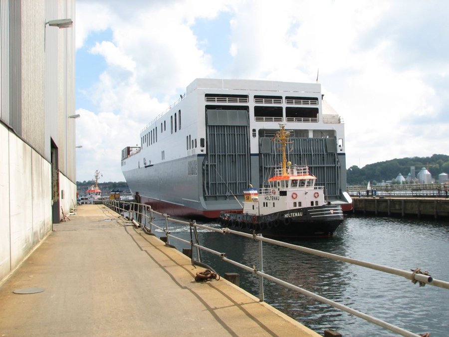 Thames Departure: PAULINE