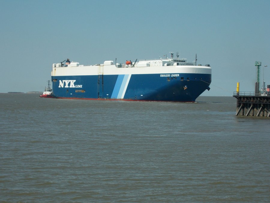 Transit: EQUULEUS LEADER      entering English South Coast at The Dover Strait