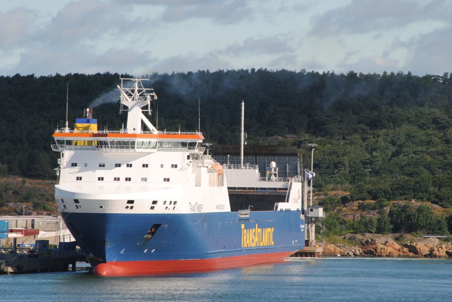 Transit: TUNDRALAND entering English South Coast at The Dover Strait