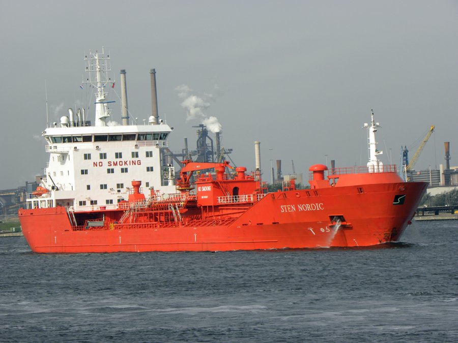 Transit: STEN NORDIC          entering English South Coast at The Dover Strait