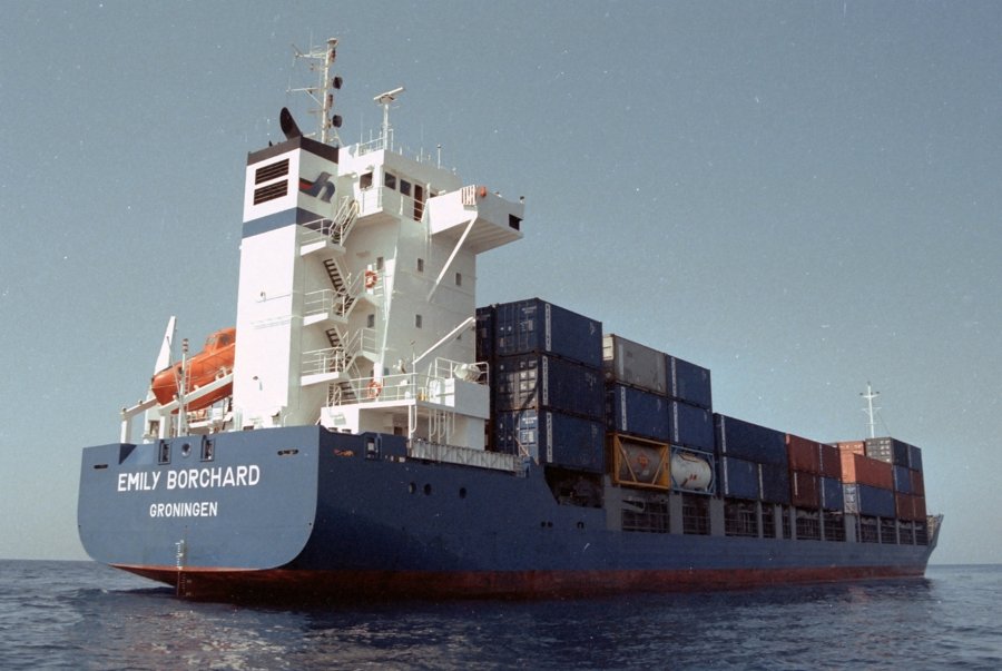  Irish Sea - X-PRESS TAGUS transiting North Channel Belfast