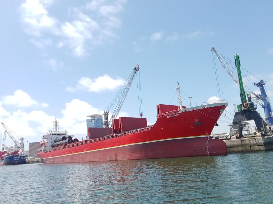  Irish Sea - LAGAVULIN transiting Irish Sea off Dublin