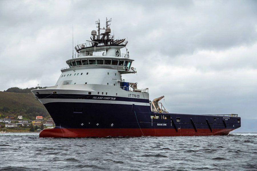  Scottish East Coast - ISLAND CHIEFTAIN     transiting Dornoch Firth Coast