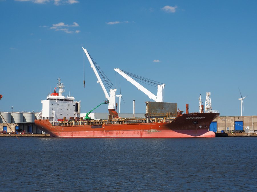 Transit: HEERENGRACHT         entering English South Coast at The Dover Strait