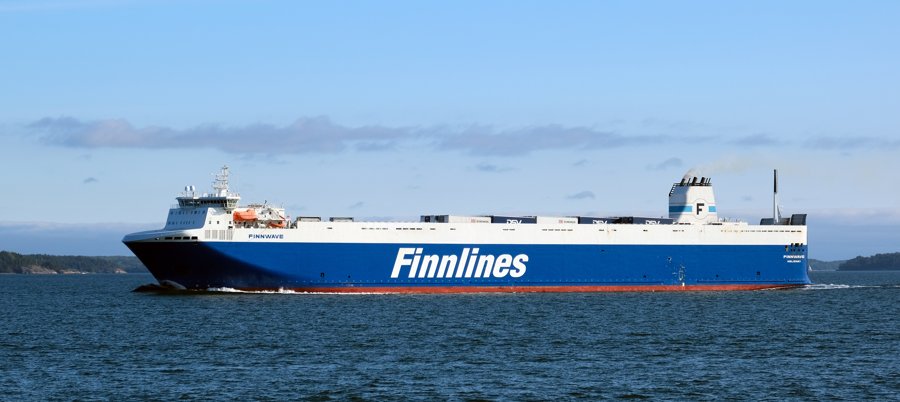 Transit: FINNWAVE             entering English South Coast at The Dover Strait