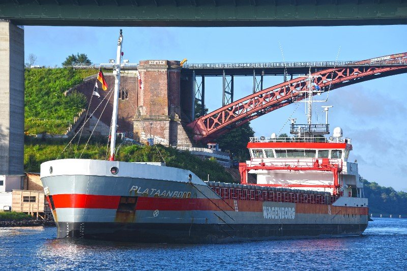  Irish Sea - PLATAANBORG transiting Irish Sea West of Man