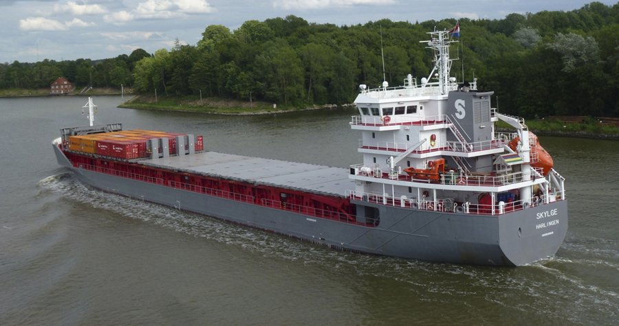 Transit: SKYLGE               entering English South Coast at The Dover Strait