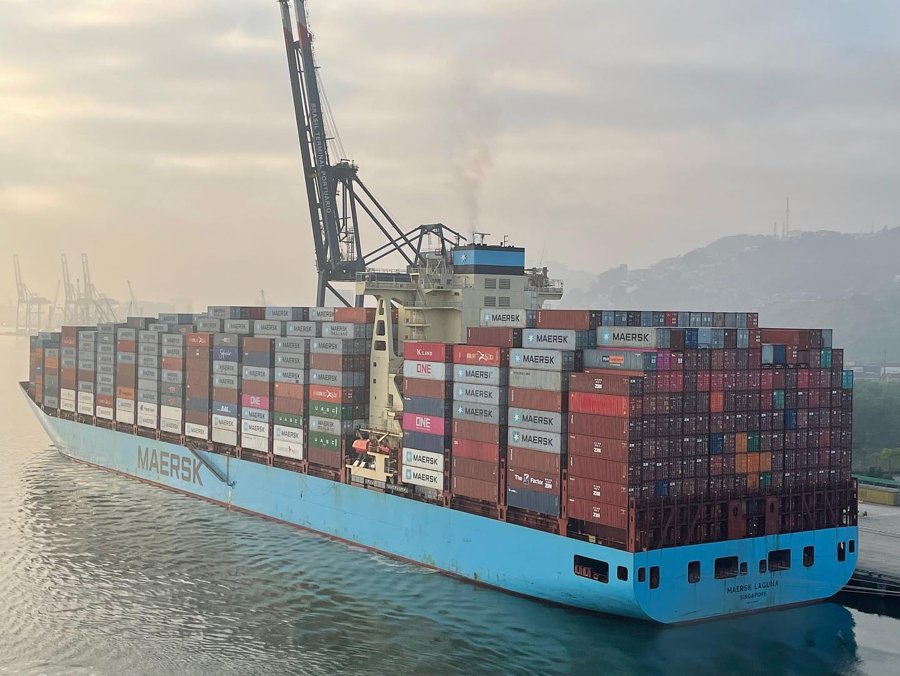  Irish Sea - MAERSK LAGUNA        transiting Irish Sea off Wales