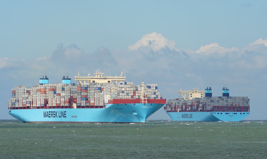 Transit: MARIE MAERSK entering English South Coast at The Dover Strait