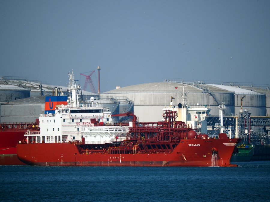Transit: ZETAGAS              entering English South Coast at The Dover Strait