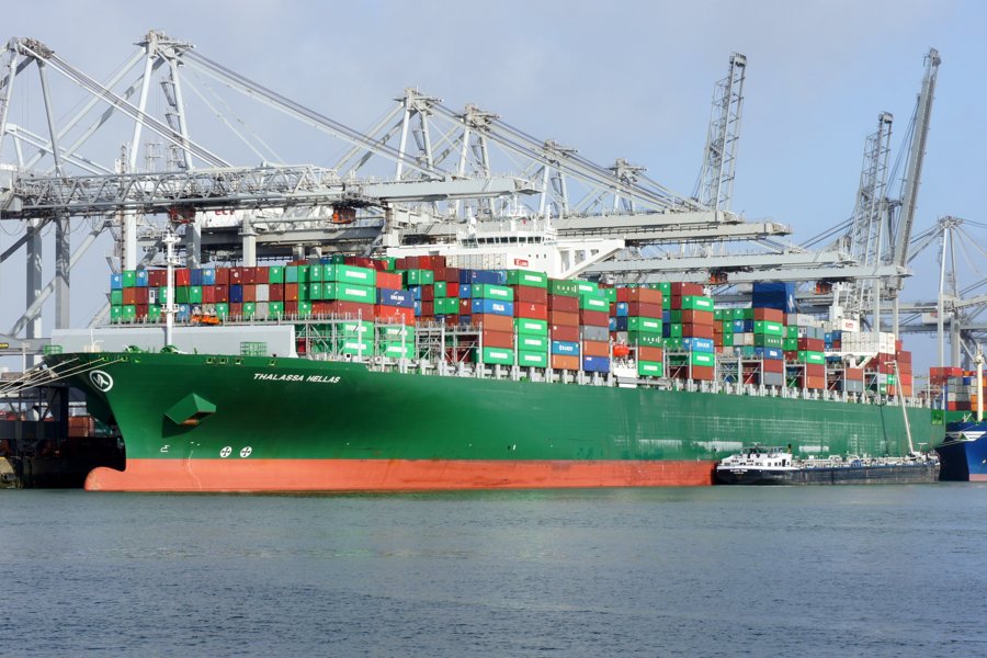 Transit: NORFOLK EXPRESS      entering English South Coast at The Dover Strait
