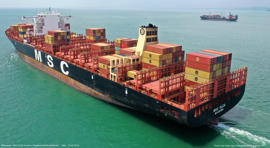 Thames Departure: MSC CLEA            