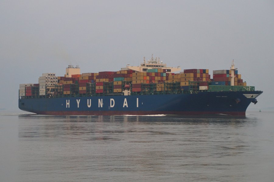 Transit: HYUNDAI JUPITER      entering English South Coast at The Dover Strait