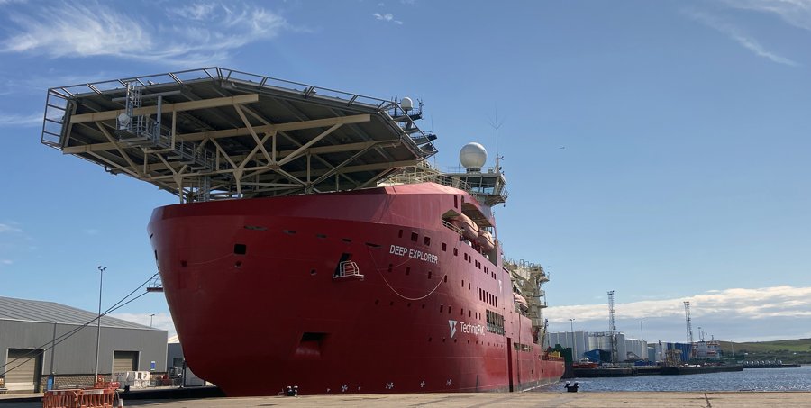 Transit: DEEP EXPLORER        entering English South Coast at The Dover Strait
