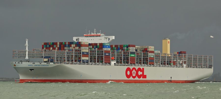 Transit: OOCL UNITED KINGDOM  entering English South Coast at The Dover Strait