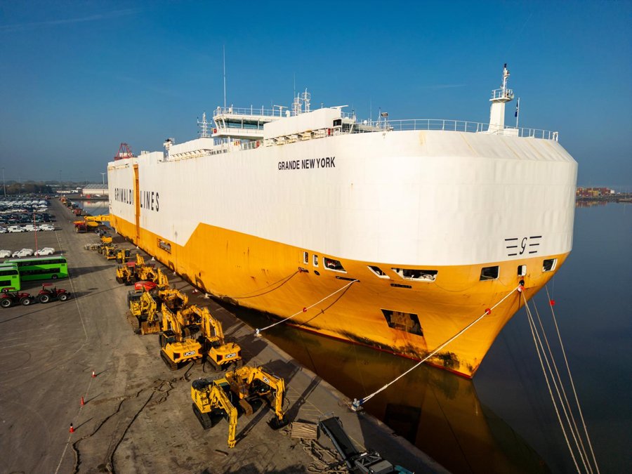 Transit: GRANDE NEW YORK      entering English South Coast at The Dover Strait