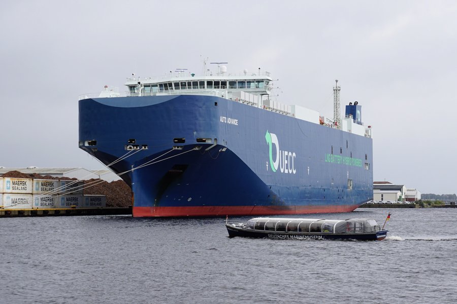 Medway Departure: AUTO ADVANCE        