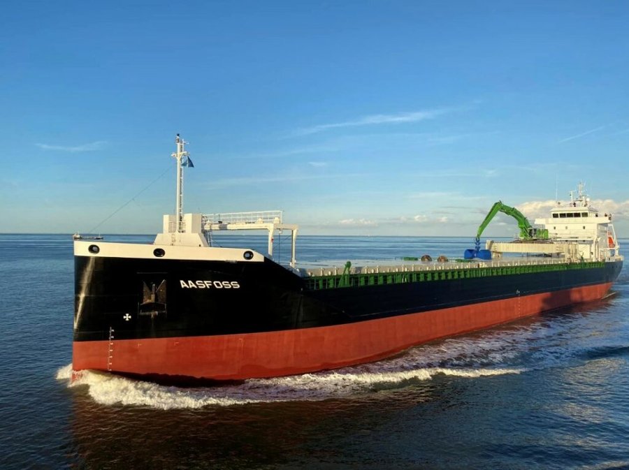 Transit: AASFOSS              entering English South Coast at The Dover Strait