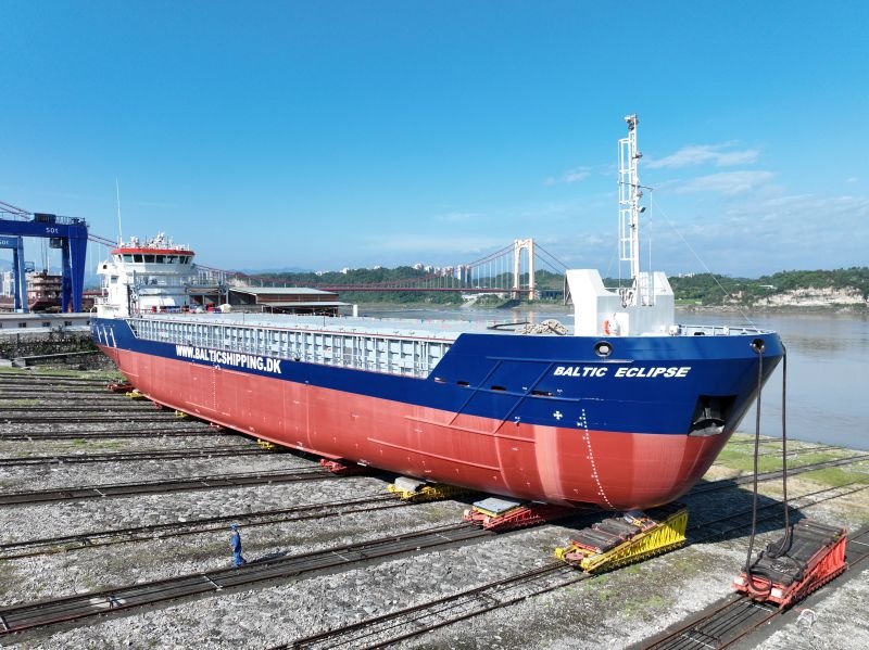 Humber Departure: BALTIC ECLIPSE      