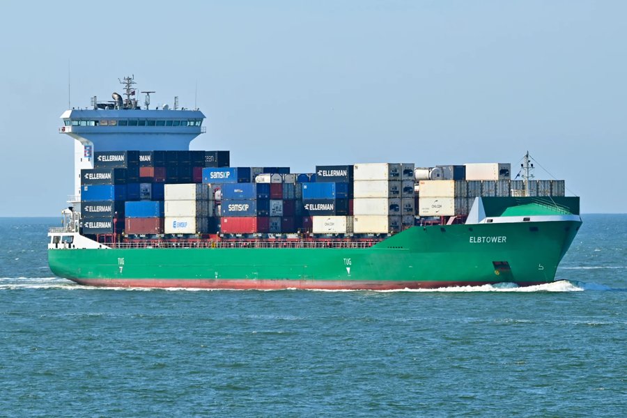 Thames Arrival: ELBTOWER            