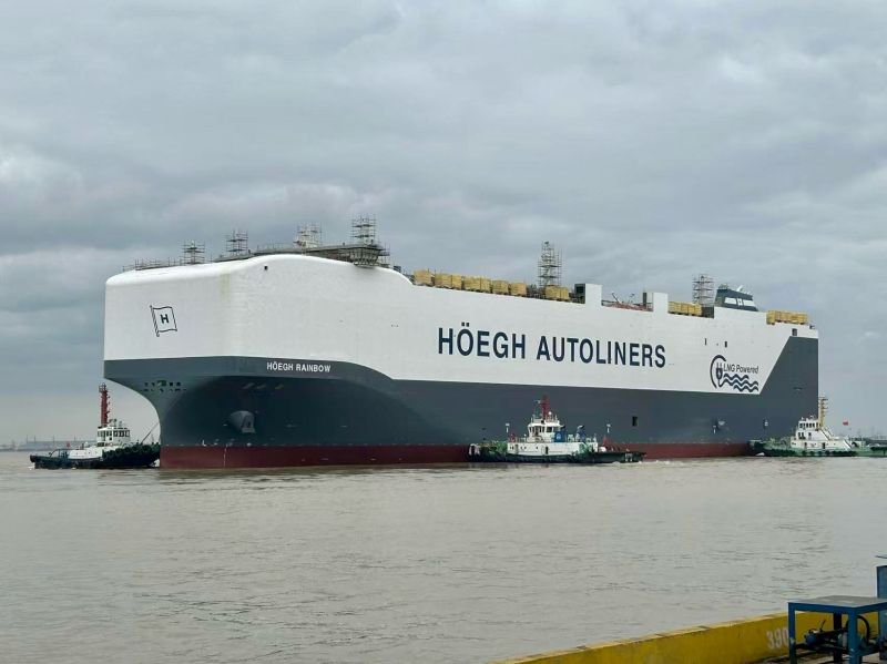  Celtic Sea - HOEGH RAINBOW transiting Celtic Sea